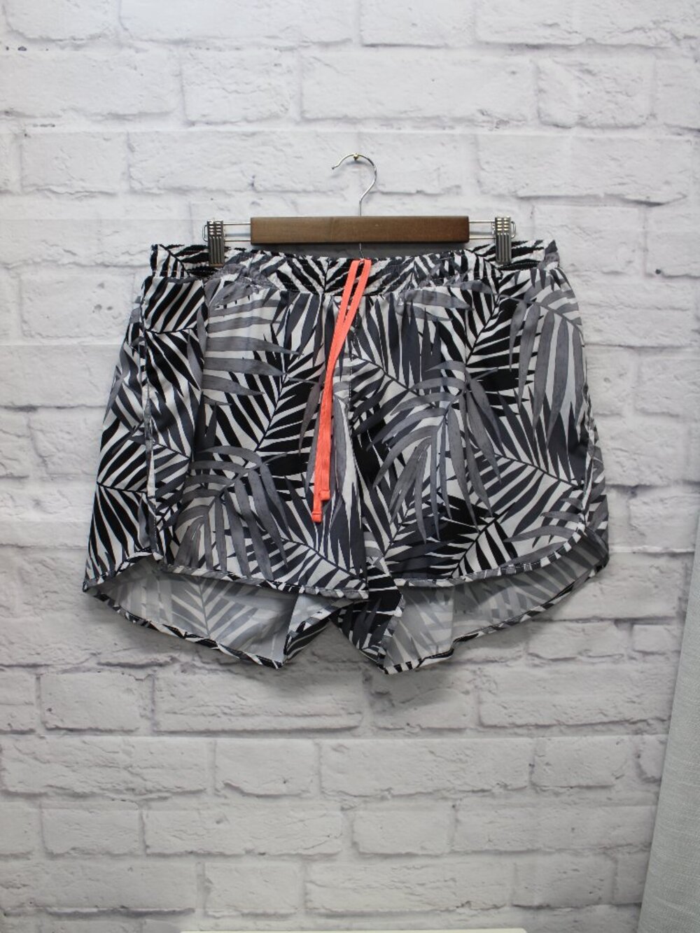 Old Navy Active Go Dry Extra Large Black Palm Leaf Drawstring Running Shorts
